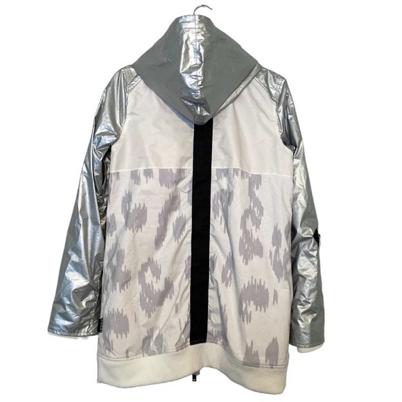 L.A.M.B. x Burton Misfit Bomber Snowboarding Jacket Silver White Snow Leopard - Picture 4 of 16